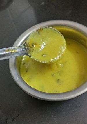 ગુજરાતી કઢી (Gujarati Kadhi Recipe In Gujarati) રેસીપી મુખ્ય ફોટો