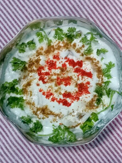 Dates Raitha /பேரிச்சம்பழம் தயிர் பச்சடி (Peritchampazha thayir pachadi recipe in tamil) செய்முறை முக்கிய புகைப்படம்