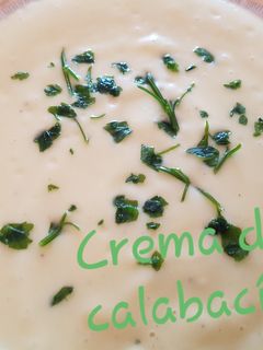 Una foto de Crema de calabacín con caldo de pollo