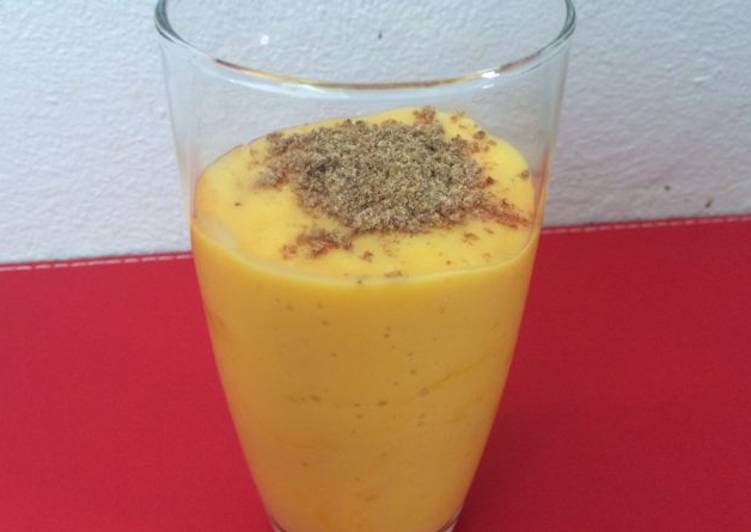 Mango Peach Smoothie With Grounded Flax seeds