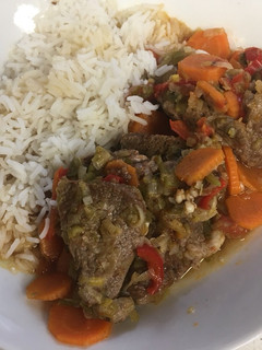 Una foto de Guiso de carne con arroz