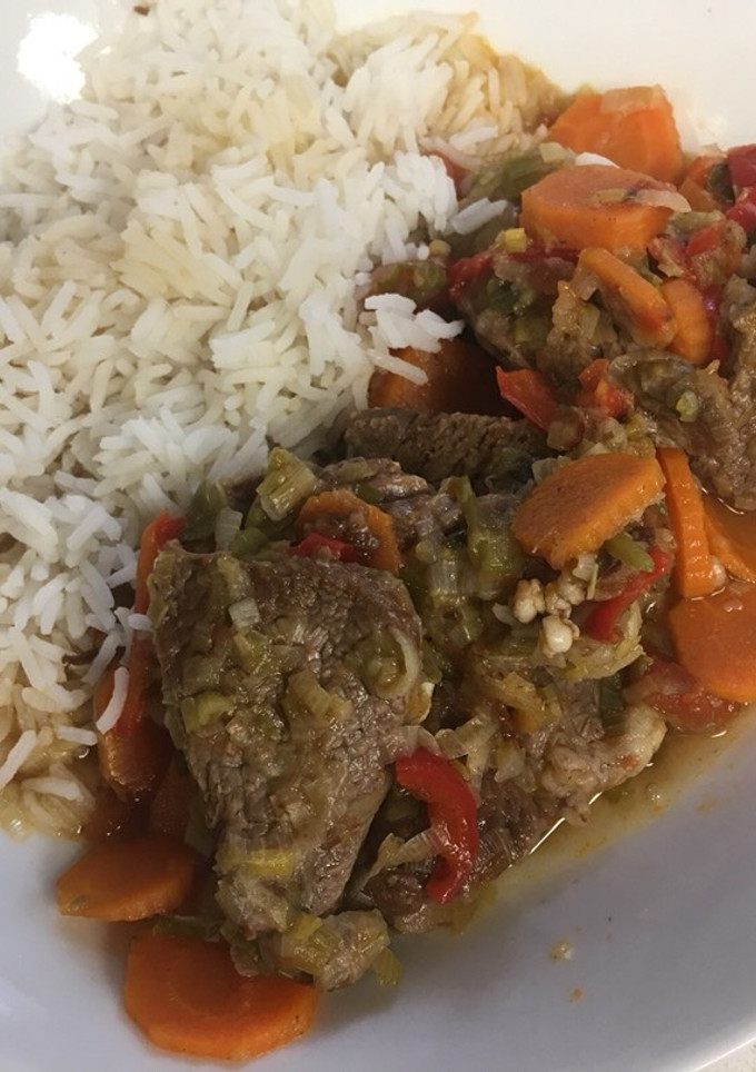 Una foto de Guiso de carne con arroz