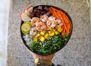 Foto di Poke bowl con gamberetti