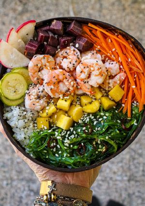 Foto di Poke bowl con gamberetti