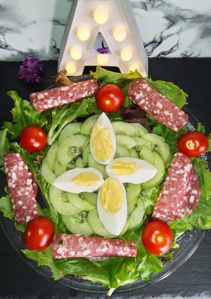 Une photo de Salade saucisson, concombre, tomates