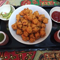 A picture of Moong dal ka bhajiya/moong dal vada.
