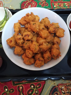 A picture of Moong dal ka bhajiya/moong dal vada.