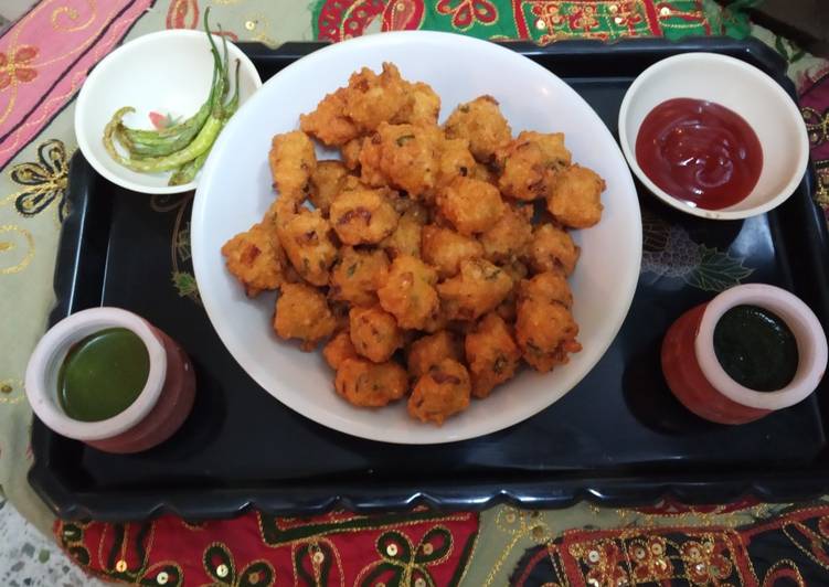 Recipe of Super Quick Homemade Moong dal ka bhajiya/moong dal vada