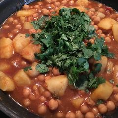 A picture of Aloo Chole.