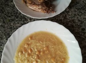 Foto principal de Puchero andaluz con su pringaita