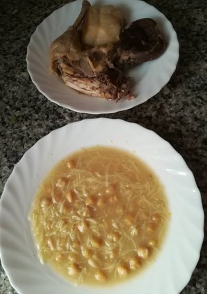 Una foto de Puchero andaluz con su pringaita