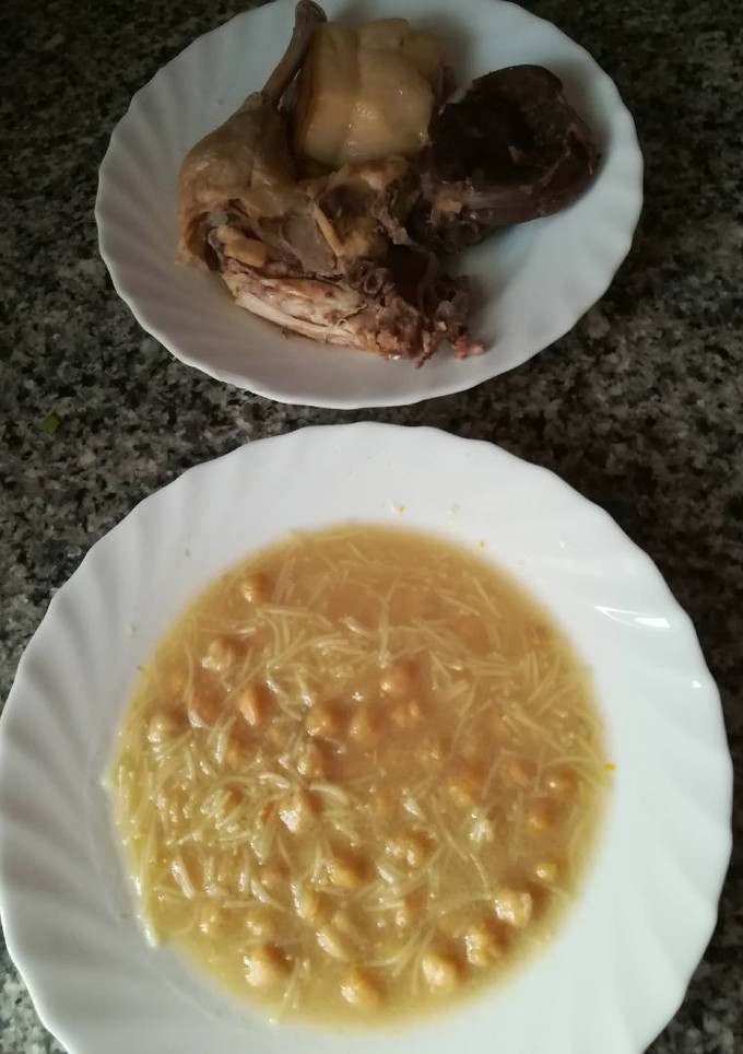 Una foto de Puchero andaluz con su pringaita