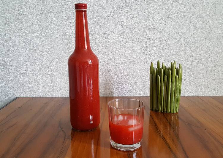 Recipe of Homemade Strawberry Shots (Erdbeer Limes)