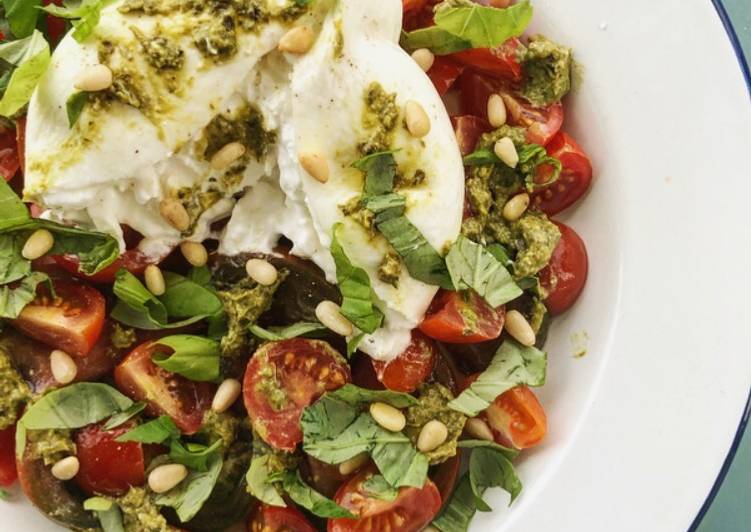 How to Make Any-night-of-the-week Summer Tomato Salad with Burrata