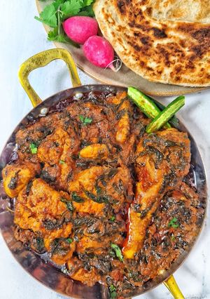 A picture of Palak Chicken.