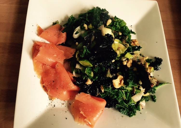 Les 9 Meilleures Recettes de Salade chaude au chou kale et aux poireaux avec saumon sauvage fumé