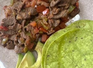 Una foto de Bistec de Res con Tortillas de Maíz