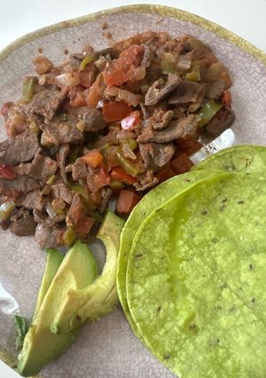 Una foto de Bistec de Res con Tortillas de Maíz