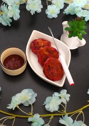 A picture of Beetroot Tikki.