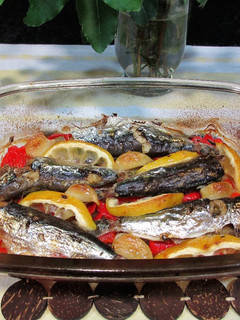 Una foto de Sardinas al horno con limónen su jugo
