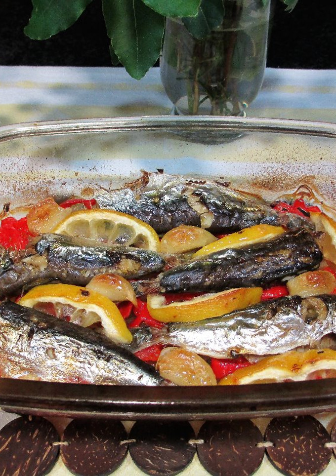 Una foto de Sardinas al horno con limónen su jugo