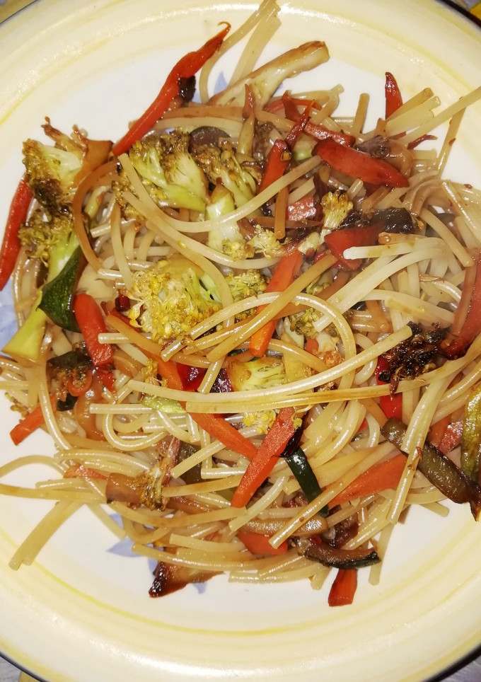 Una foto de Verduras Salteadas con Fideos