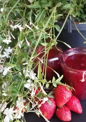 Une photo de Confiture fraise basilic