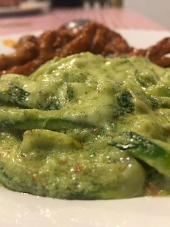 Una foto de Espagueti cremoso de calabacitas (zucchini)