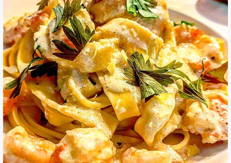 Fettuccine Alfredo com camarão