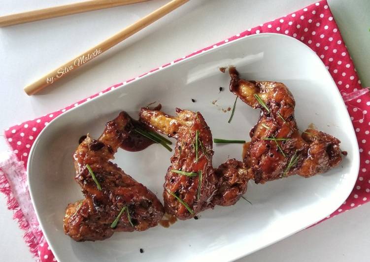 Chicken Wings with Garlic and Honey Sauce