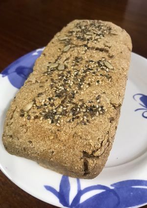Una foto de Pan integral con semillas
