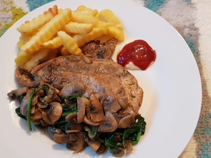 Langkah Gampang Membuat Resep Chicken Steak with Spinach Mushroom Sauce yang  Bikin Ketagihan Anti Ribet, Bikin Ngiler