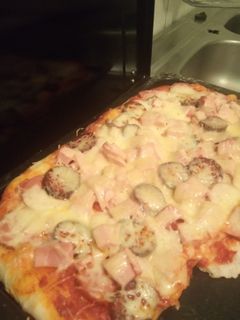 Volt éhség, nincs éhség pizza 🍕🍕🍕🍕 recept fotója