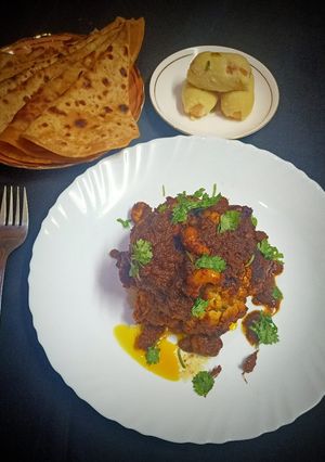 গোটা ফুলকপির মসলা সব্জী (gota fulkopir masla sabji recipe in Bengali) রেসিপির প্রধান ছবি