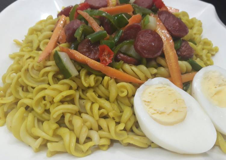 Pasta with egg,sausages and vegetables