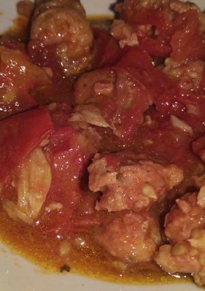 Una foto de Longaniza al jugó del tomate