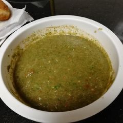 A picture of Green chutney.