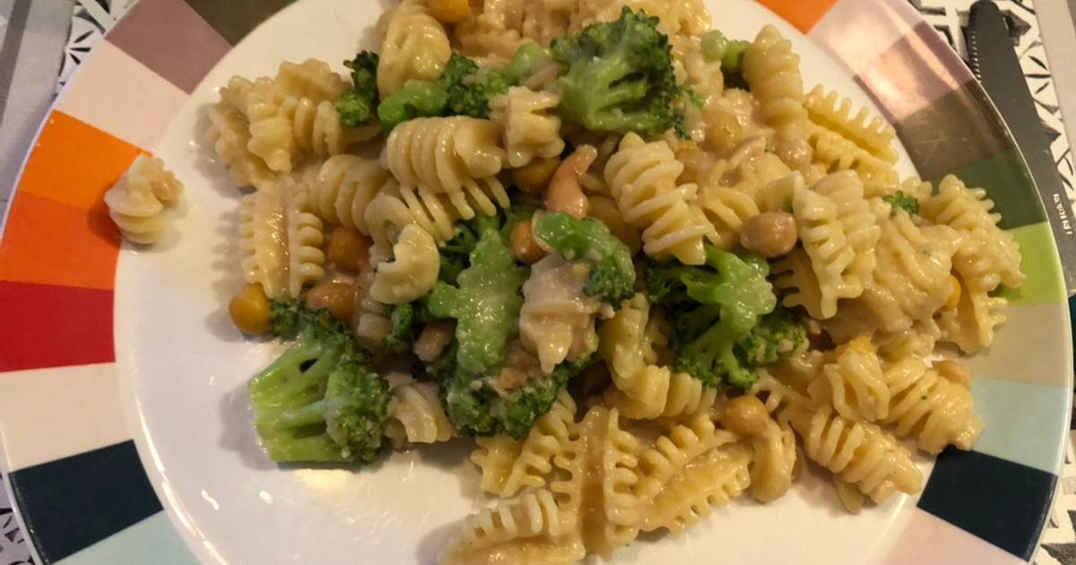 Nudeln mit Brokkoli, Kichererbsen und Cashewkern-Sauce (vegan) Rezept ...