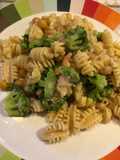 Nudeln mit Brokkoli, Kichererbsen und Cashewkern-Sauce (vegan)