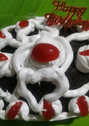 চকোলেট বিস্কিট বার্থডে কেক(chocolate biscuit birthday cake recipe in Bengali) রেসিপির প্রধান ছবি