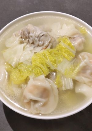 A picture of Napa Cabbage Soup with Shrimp Dumpling.