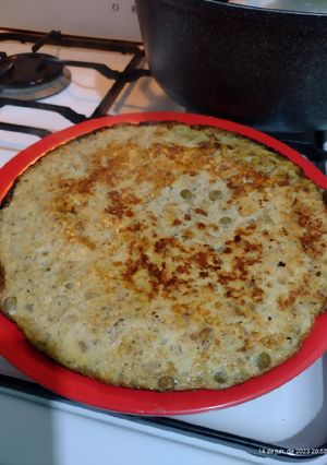 Una foto de Tortilla de berenjenas y arvejas 🍆🫛