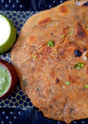 A picture of Stuffed Onion masala paratha.