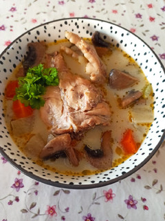 Tejszínes, zöldséges leves, csirkeaprólékkal recept fotója