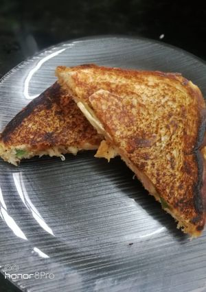 மொரு மொறு காய்கறி சாண்ட்விச் (Kaaikari sandwich recipe in tamil) செய்முறை முக்கிய புகைப்படம்