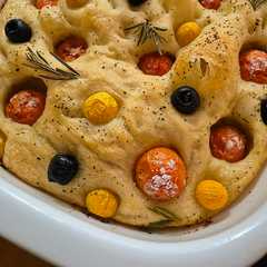 Una foto de FOCACCIA🌿🍅Con Uchuvas🫒 y Más...!