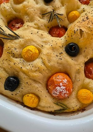 Una foto de FOCACCIA🌿🍅Con Uchuvas🫒 y Más...!