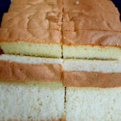 A picture of 3 ingredients sponge cake.