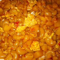 A picture of Jollop macaroni, arish and scramble eggs.