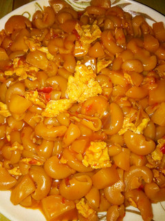 A picture of Jollop macaroni, arish and scramble eggs.